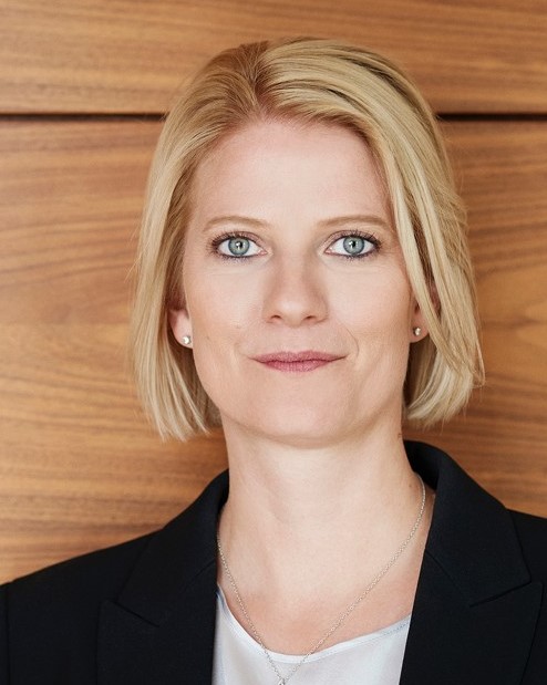 Dr. Lucie Bakker, Allianz