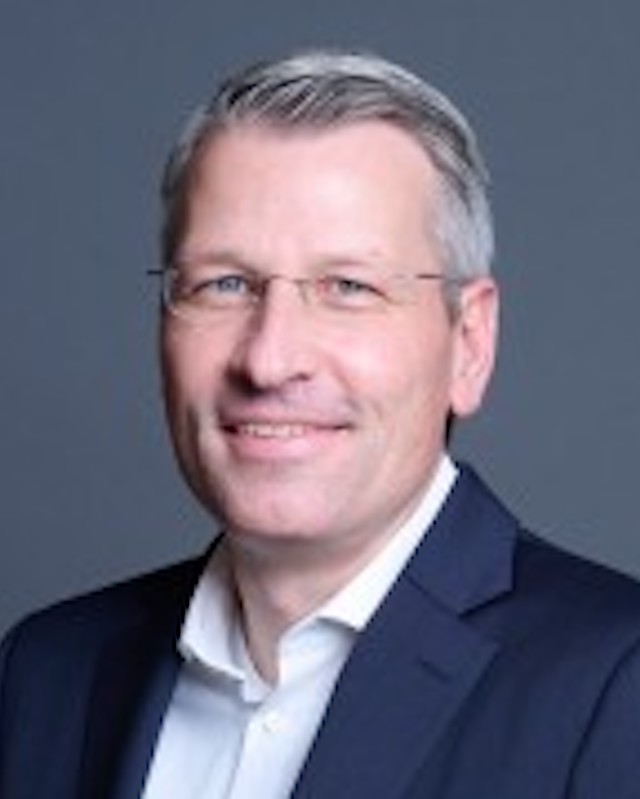 Dr. Nils Kaschner